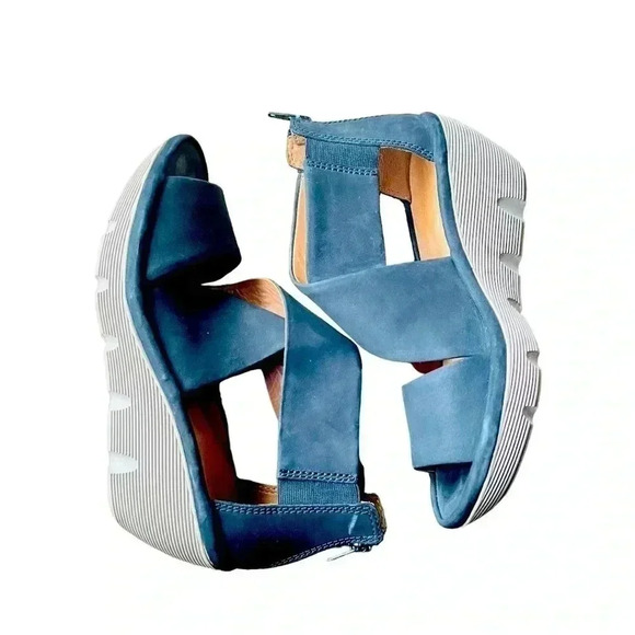 CLARKS WOMEN’S BLACK CROSS STRAP WEDGES•SIZE 8 1/2•NUBUCK LEATHER• - Picture 9 of 10